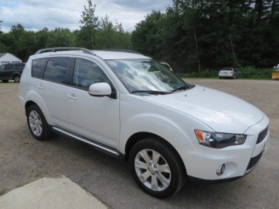 2010 MITSUBISHI OUTLANDER SE All vehicles subject to prior sale. We reserve the righ ROCHESTER, NH