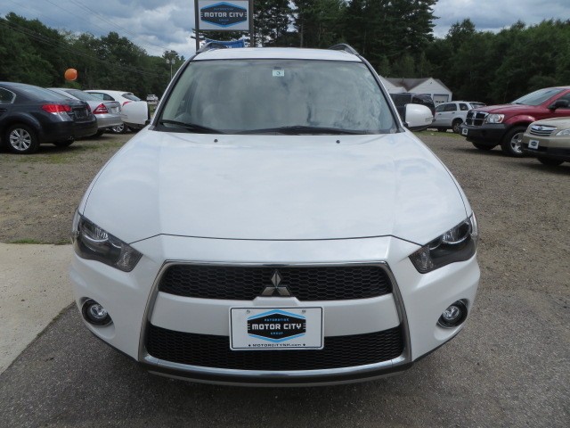 2010 MITSUBISHI OUTLANDER SE