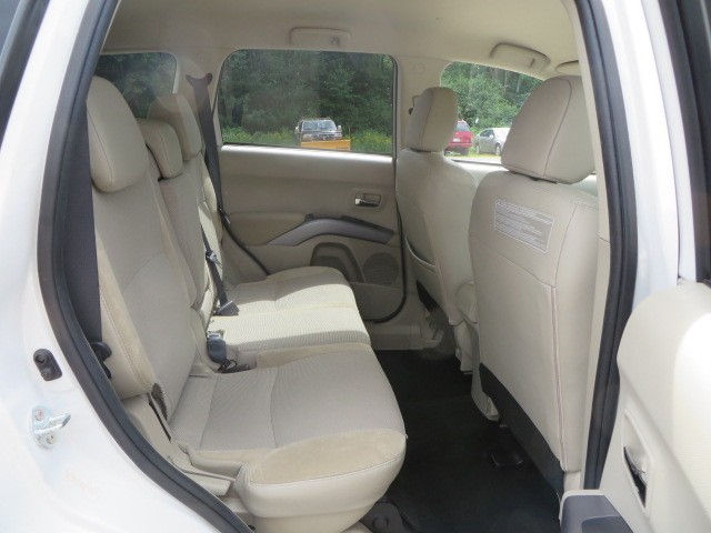 2010 MITSUBISHI OUTLANDER SE