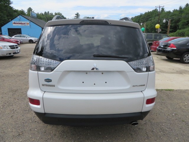 2010 MITSUBISHI OUTLANDER SE