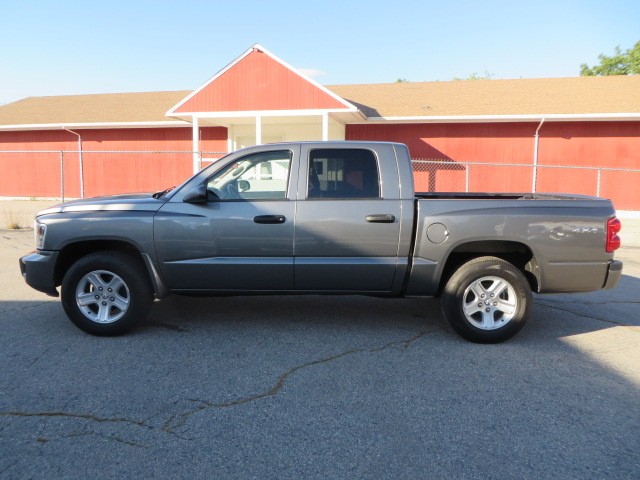 2011 DODGE DAKOTA SLT