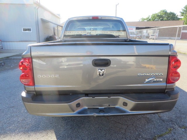 2011 DODGE DAKOTA SLT