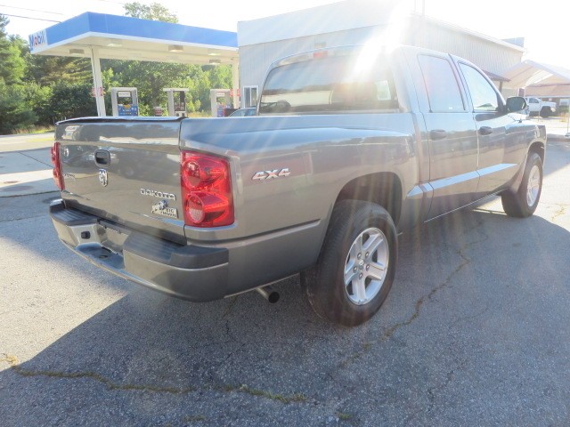 2011 DODGE DAKOTA SLT