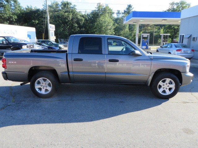 2011 DODGE DAKOTA SLT