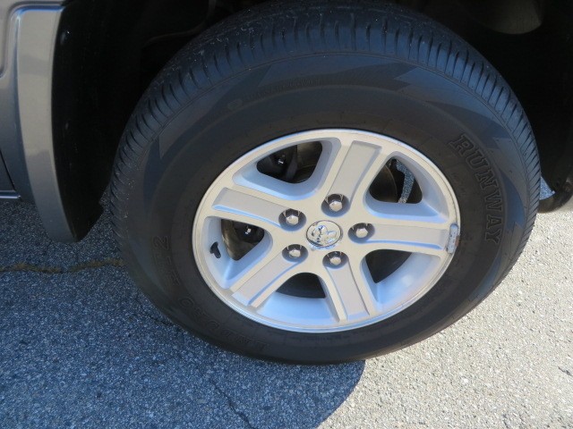 2011 DODGE DAKOTA SLT