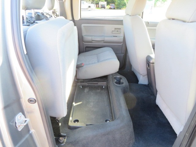 2011 DODGE DAKOTA SLT